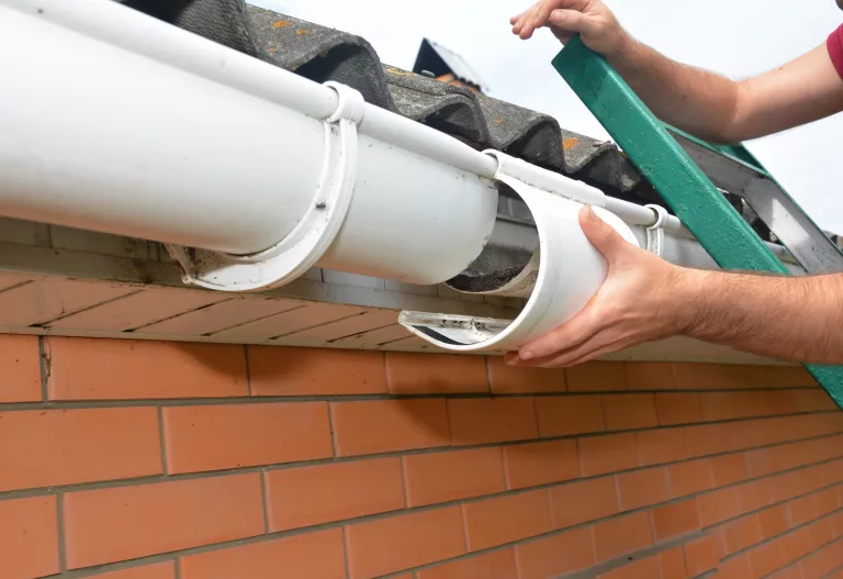 Gutter Installer